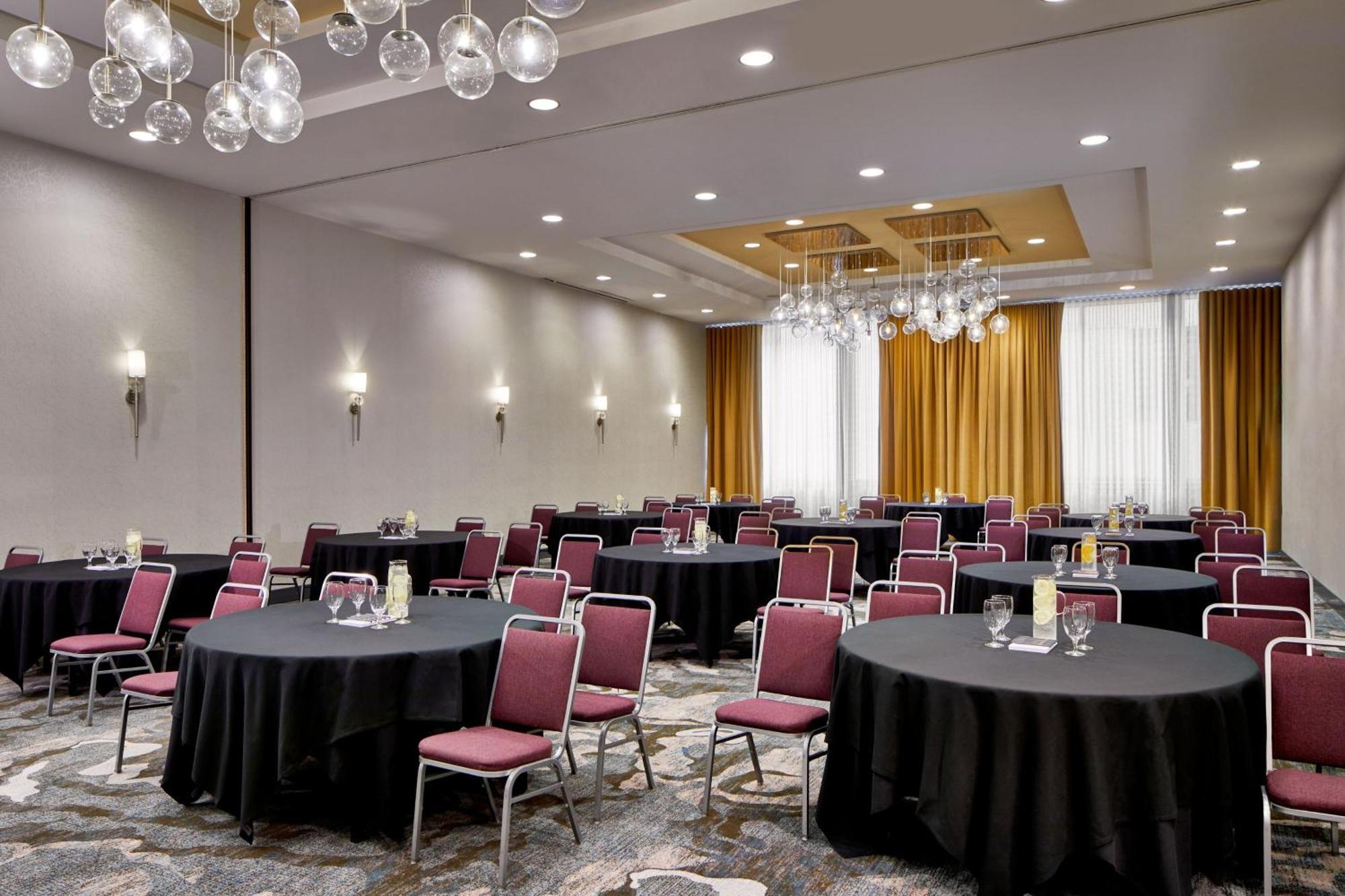 Courtyard By Marriott Portland City Center Bagian luar foto