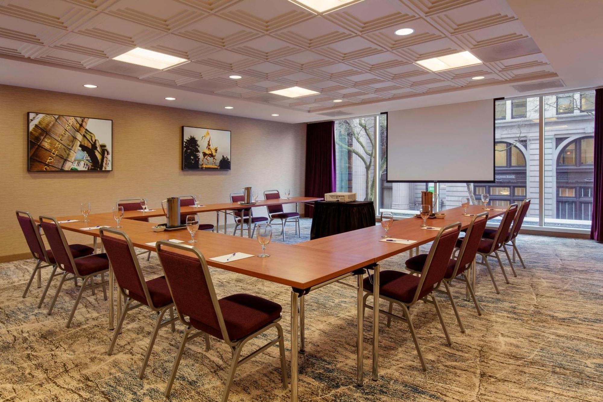 Courtyard By Marriott Portland City Center Bagian luar foto